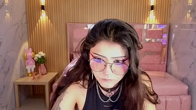 miss devil s online show from 8, 1, 2026