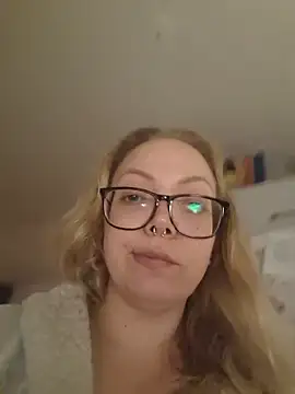 QueenDeluxe online show from 21, 2, 2026