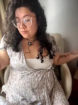 Snapshot of VanesssaMilf_ chatting on 13, 3, 2026 VanesssaMilf online show from 13, 3, 2026
