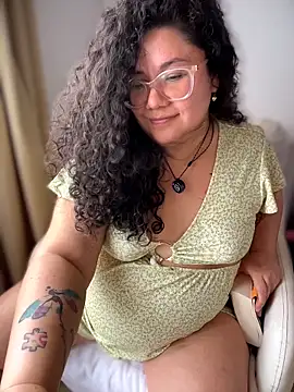 Snapshot of VanesssaMilf_ chatting on 25, 3, 2026 VanesssaMilf online show from 25, 3, 2026