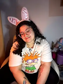 Snapshot of VanesssaMilf_ chatting on 4, 4, 2026 VanesssaMilf online show from 4, 4, 2026