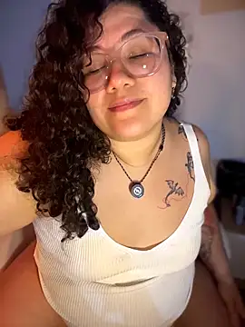 Snapshot of VanesssaMilf_ chatting on 8, 4, 2026 VanesssaMilf online show from 8, 4, 2026
