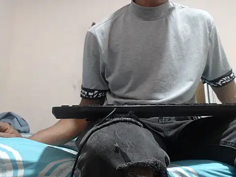 Snapshot of Santy_horny_boy chatting on 14, 12, 2025 Santy horny boy online show from 14, 12, 2025