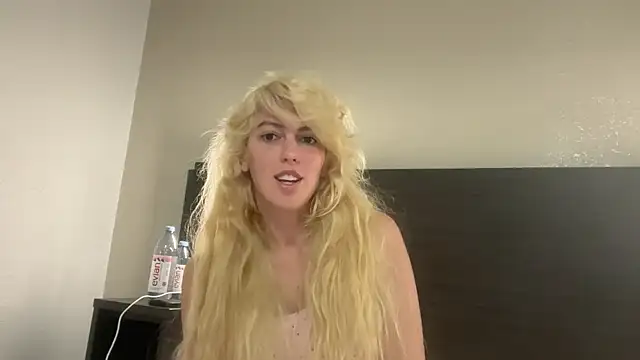 Snapshot of CelestialRuby chatting on 5, 1, 2025 CelestialRuby online show from 5, 1, 2025