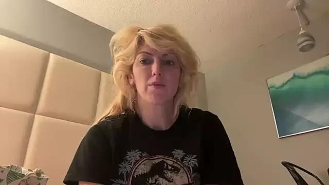 Snapshot of CelestialRuby chatting on 4, 2, 2025 CelestialRuby online show from 4, 2, 2025