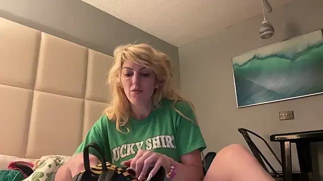 Snapshot of CelestialRuby chatting on 5, 2, 2025 CelestialRuby online show from 5, 2, 2025