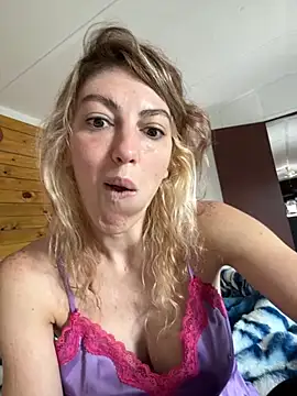 Snapshot of CelestialRuby chatting on 7, 10, 2025 CelestialRuby online show from 7, 10, 2025