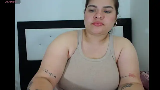 Snapshot of NinaFuentes2X chatting on 8, 6, 2026 NinaFuentes2X online show from 8, 6, 2026