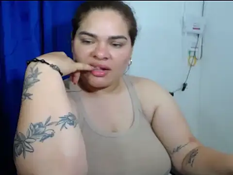 Snapshot of NinaFuentes2X chatting on 11, 6, 2026 NinaFuentes2X online show from 11, 6, 2026