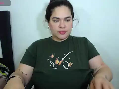 Snapshot of NinaFuentes2X chatting on 3, 8, 2026 NinaFuentes2X online show from 3, 8, 2026
