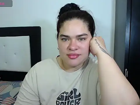 Snapshot of NinaFuentes2X chatting on 5, 8, 2026 NinaFuentes2X online show from 5, 8, 2026