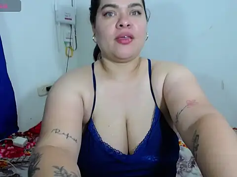 Snapshot of NinaFuentes2X chatting on 7, 8, 2026 NinaFuentes2X online show from 7, 8, 2026