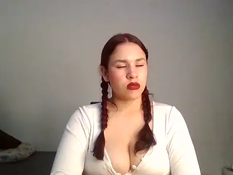 Mia 352 online show from 12, 4, 2026