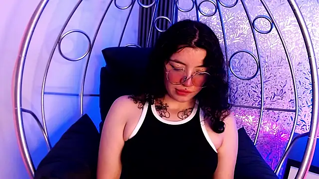 Snapshot of Lilibeth_01 chatting on 17, 12, 2025 Lilibeth 01 online show from 17, 12, 2025