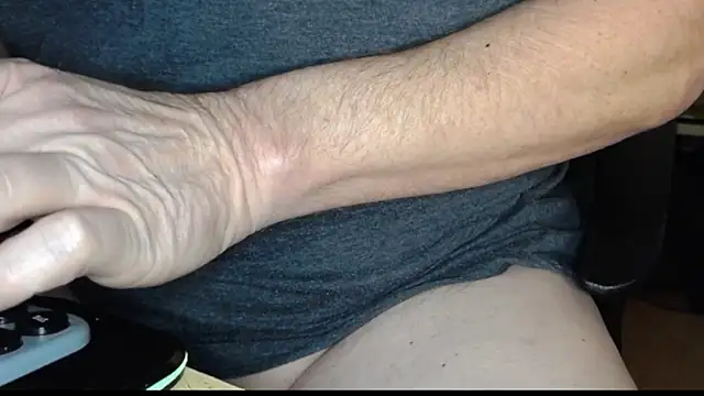 Snapshot of oldmann08 chatting on 9, 1, 2026 oldmann08 online show from 9, 1, 2026