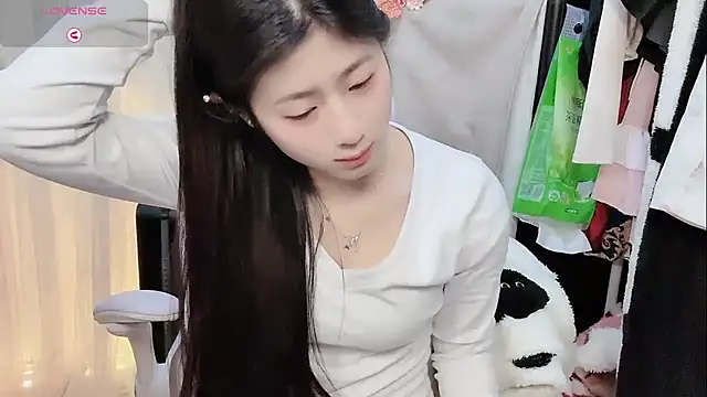 Yvonne-07 online show from 5, 1, 2026