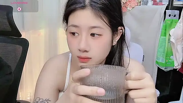 Yvonne-07 online show from 12, 1, 2026