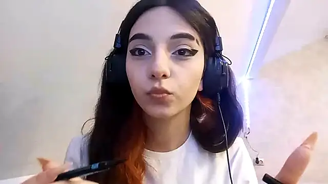 Snapshot of KizzieSchronce chatting on 14, 12, 2025 KizzieSchronce online show from 14, 12, 2025