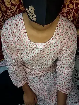 Snapshot of mira_queen1 chatting on 20, 12, 2025 mira queen1 online show from 20, 12, 2025