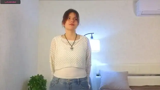 NyraVesperis online show from 15, 4, 2026