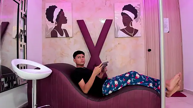 HORNY PRETTY online show from 18, 12, 2025