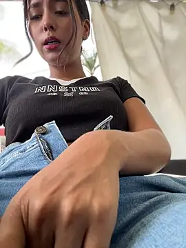 Valeria-escobar online show from 12, 4, 2026