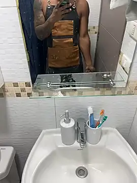 Snapshot of Comeonmyhouse22cm chatting on 13, 2, 2026 Comeonmyhouse22cm online show from 13, 2, 2026