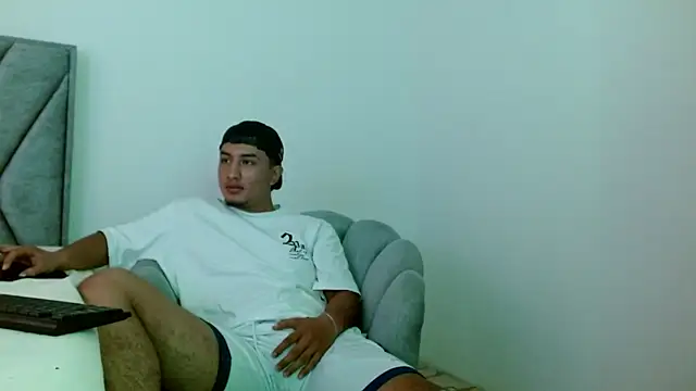 Snapshot of kyro_estrada chatting on 15, 12, 2025 kyro estrada online show from 15, 12, 2025