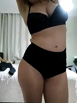 Snapshot of NovaMia chatting on 6, 2, 2026 NovaMia online show from 6, 2, 2026