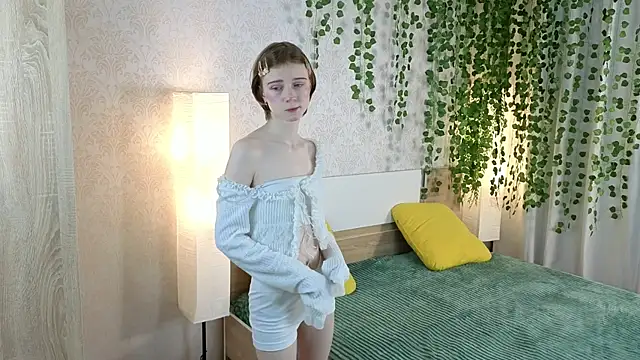 Snapshot of ViollaBloom chatting on 14, 12, 2025 ViollaBloom online show from 14, 12, 2025