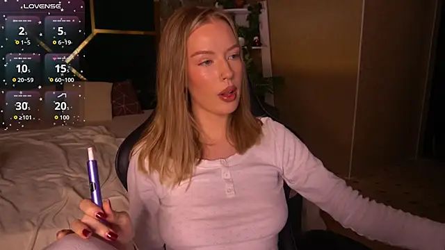 Snapshot of MollyyMayy chatting on 4, 5, 2026 MollyyMayy online show from 4, 5, 2026