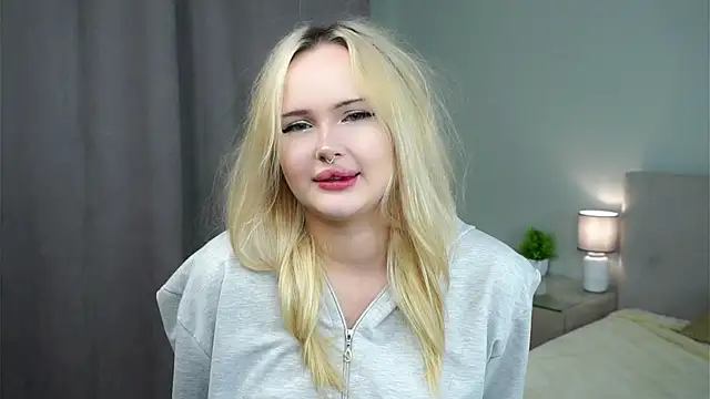 Snapshot of JuanaMessel chatting on 15, 12, 2025 JuanaMessel online show from 15, 12, 2025