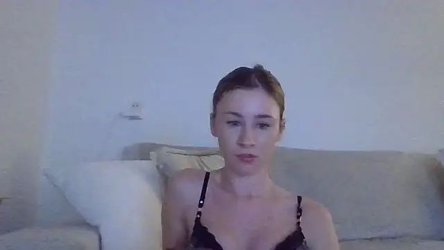 Snapshot of xxQueenxx chatting on 15, 12, 2025 xxQueenxx online show from 15, 12, 2025