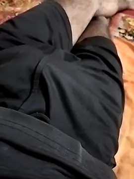 Snapshot of Lovegirls1818 chatting on 15, 12, 2025 Lovegirls1818 online show from 15, 12, 2025