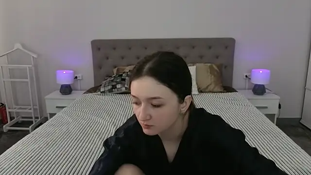 CyrenaLuxe online show from 4, 4, 2026