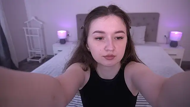 Snapshot of CyrenaLuxe chatting on 4, 6, 2026 CyrenaLuxe online show from 4, 6, 2026