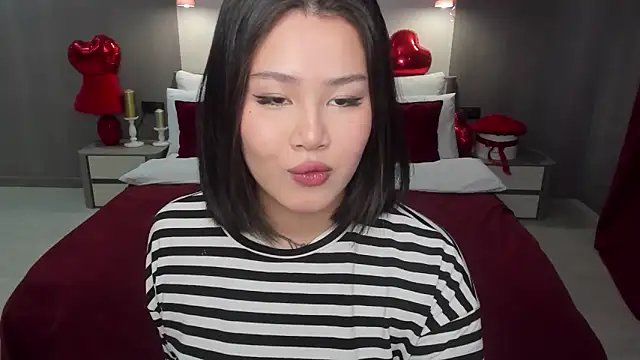 Brunette Charm online show from 25, 2, 2026