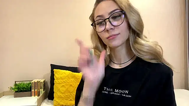 sun under skyy online show from 18, 12, 2025