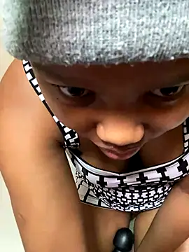 Snapshot of AshleyDesire chatting on 17, 12, 2025 AshleyDesire online show from 17, 12, 2025