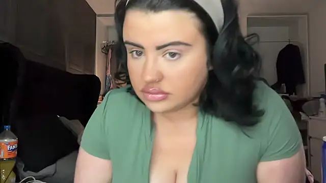 Curvybabesxxo online show from 3, 4, 2026