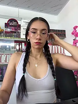 Snapshot of lunaluxury22 chatting on 4, 2, 2026 lunaluxury22 online show from 4, 2, 2026