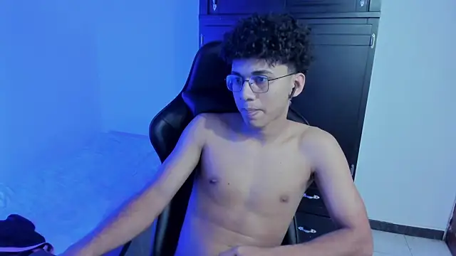 Snapshot of LukeMarshall chatting on 14, 12, 2025 LukeMarshall online show from 14, 12, 2025