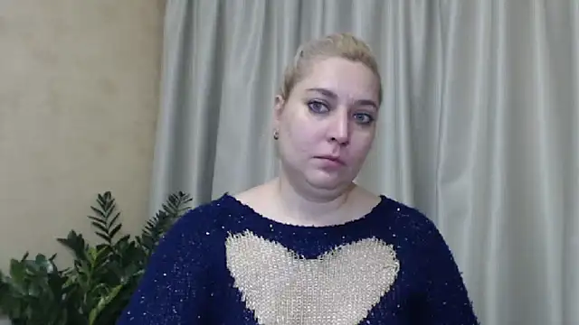 Snapshot of sweetpussy13 chatting on 4, 12, 2024 sweetpussy13 online show from 4, 12, 2024