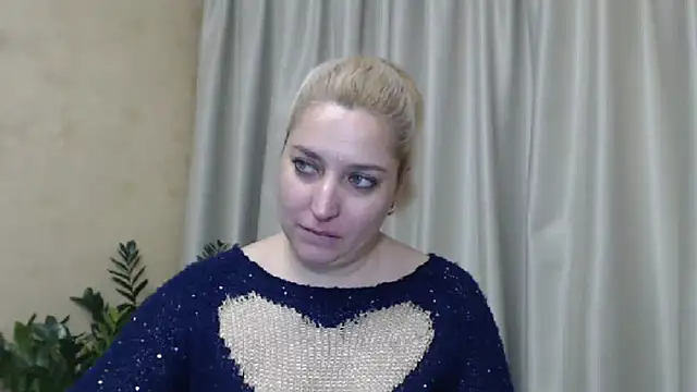 Snapshot of sweetpussy13 chatting on 4, 12, 2024 sweetpussy13 online show from 4, 12, 2024
