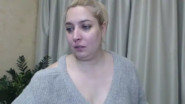 Snapshot of sweetpussy13 chatting on 6, 12, 2024 sweetpussy13 online show from 6, 12, 2024