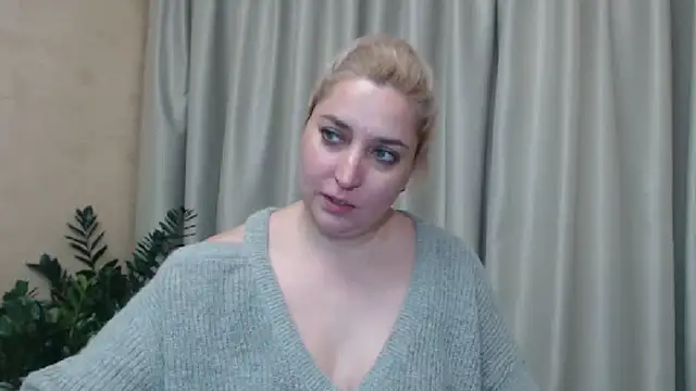 Snapshot of sweetpussy13 chatting on 6, 12, 2024 sweetpussy13 online show from 6, 12, 2024