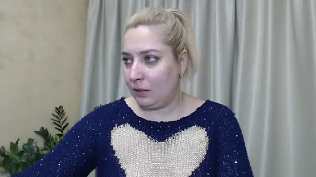 Snapshot of sweetpussy13 chatting on 8, 12, 2024 sweetpussy13 online show from 8, 12, 2024