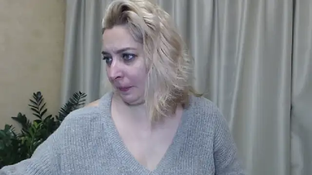 Snapshot of sweetpussy13 chatting on 10, 12, 2024 sweetpussy13 online show from 10, 12, 2024