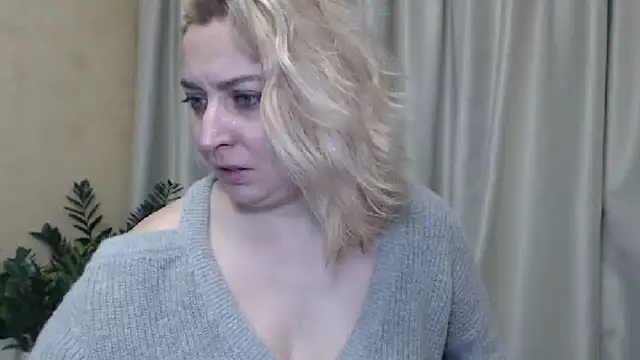 Snapshot of sweetpussy13 chatting on 10, 12, 2024 sweetpussy13 online show from 10, 12, 2024