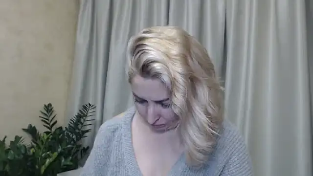 Snapshot of sweetpussy13 chatting on 12, 12, 2024 sweetpussy13 online show from 12, 12, 2024